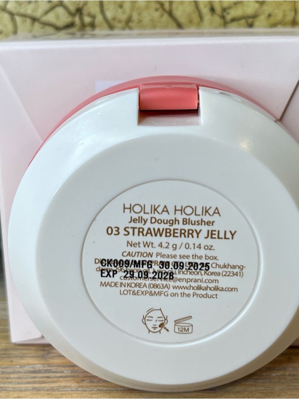 Holika Holika Jelly Dough Blusher - 03 Strawberry Jelly (K-Beauty) - Picture 5 of 7